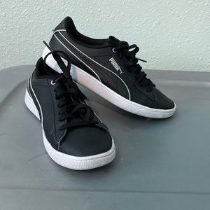 black and white leather puma shoe wmns